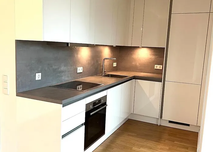 New-three Room-entire With Two Balconies & Garage, Central-fast Access To Center - Barmbek -stadtpark