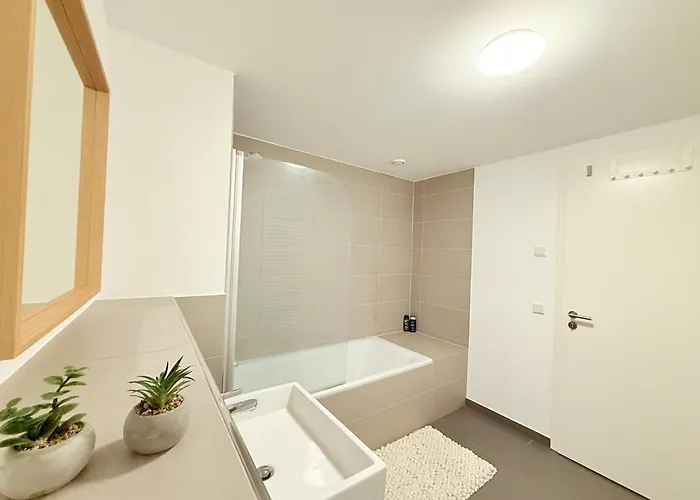 New-three Room-entire With Two Balconies & Garage, Central-fast Access To Center - Barmbek -stadtpark Hamburg