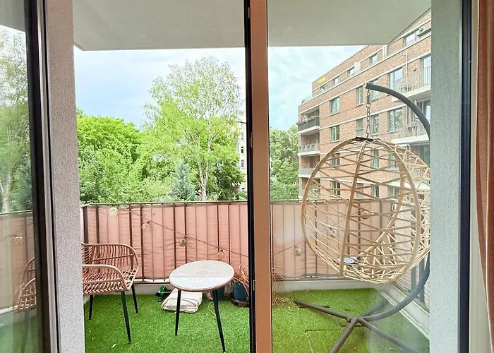 New-three Room-entire With Two Balconies & Garage, Central-fast Access To Center - Barmbek -stadtpark *