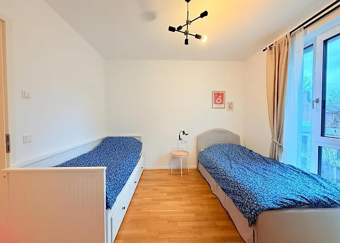 Apartament New-three Room-entire With Two Balconies & Garage, Central-fast Access To Center - Barmbek -stadtpark *
